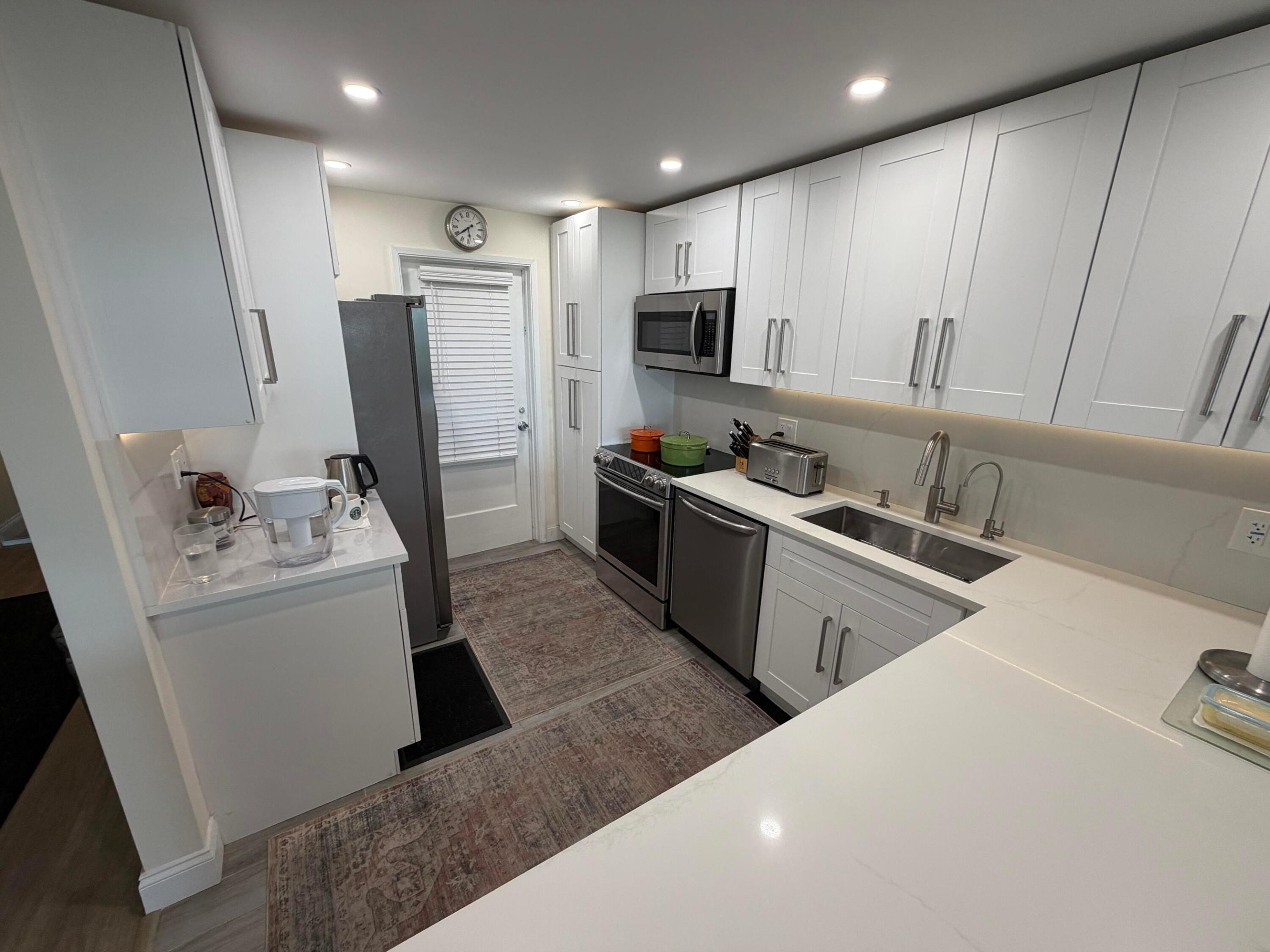 NO 18 PALM-AIRE COUNTRY CLUB - Residential