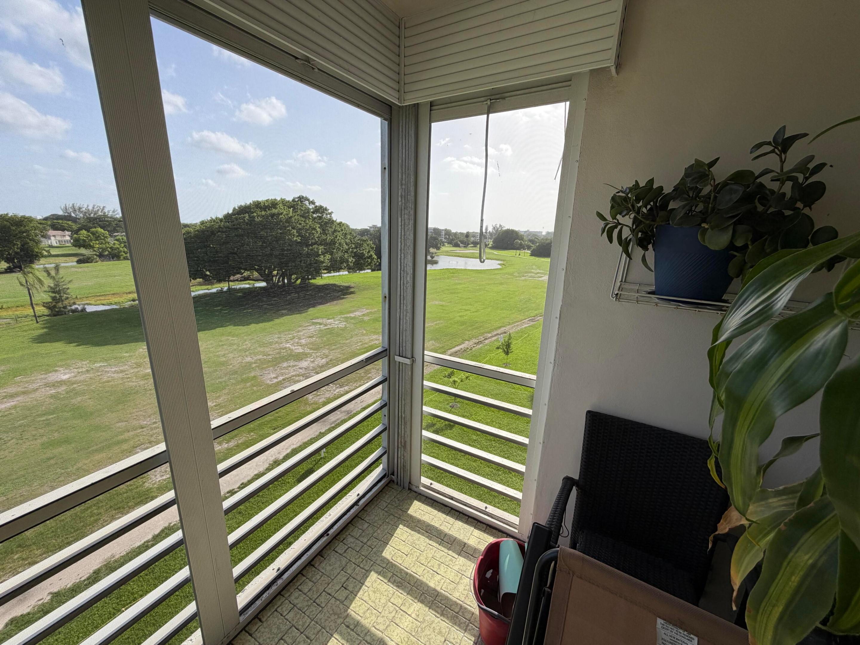 NO 18 PALM-AIRE COUNTRY CLUB - Residential