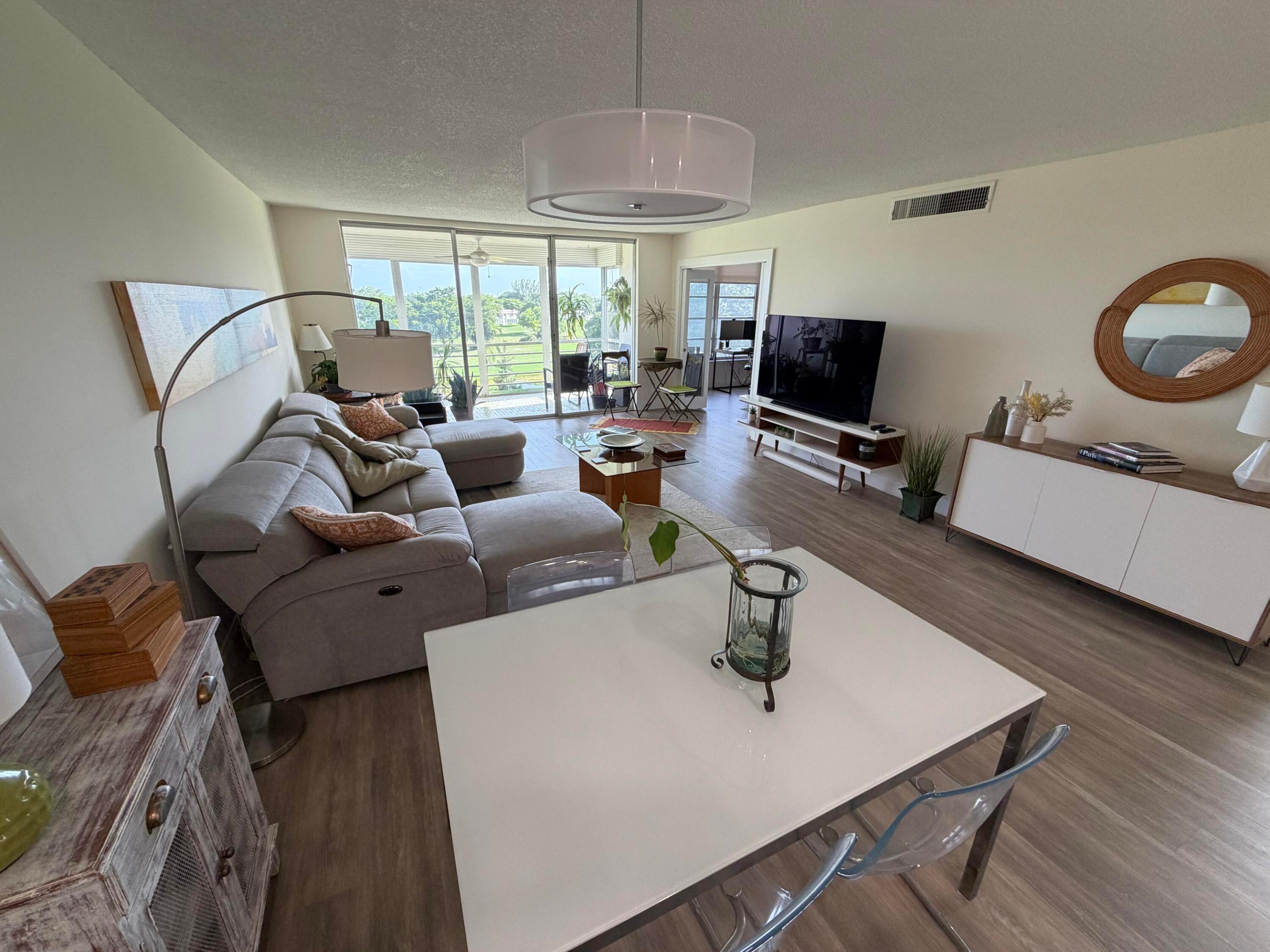 NO 18 PALM-AIRE COUNTRY CLUB - Residential