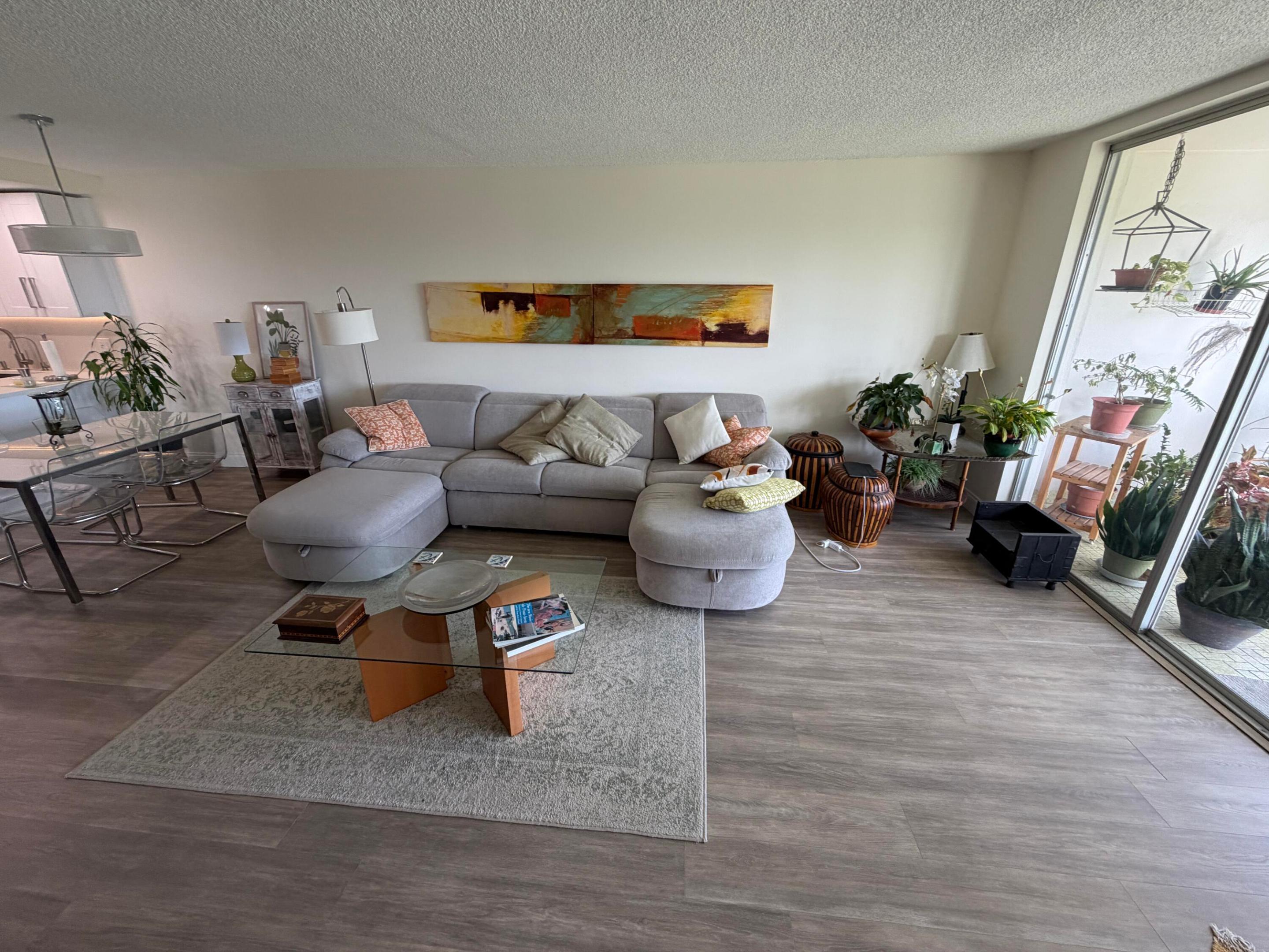 NO 18 PALM-AIRE COUNTRY CLUB - Residential