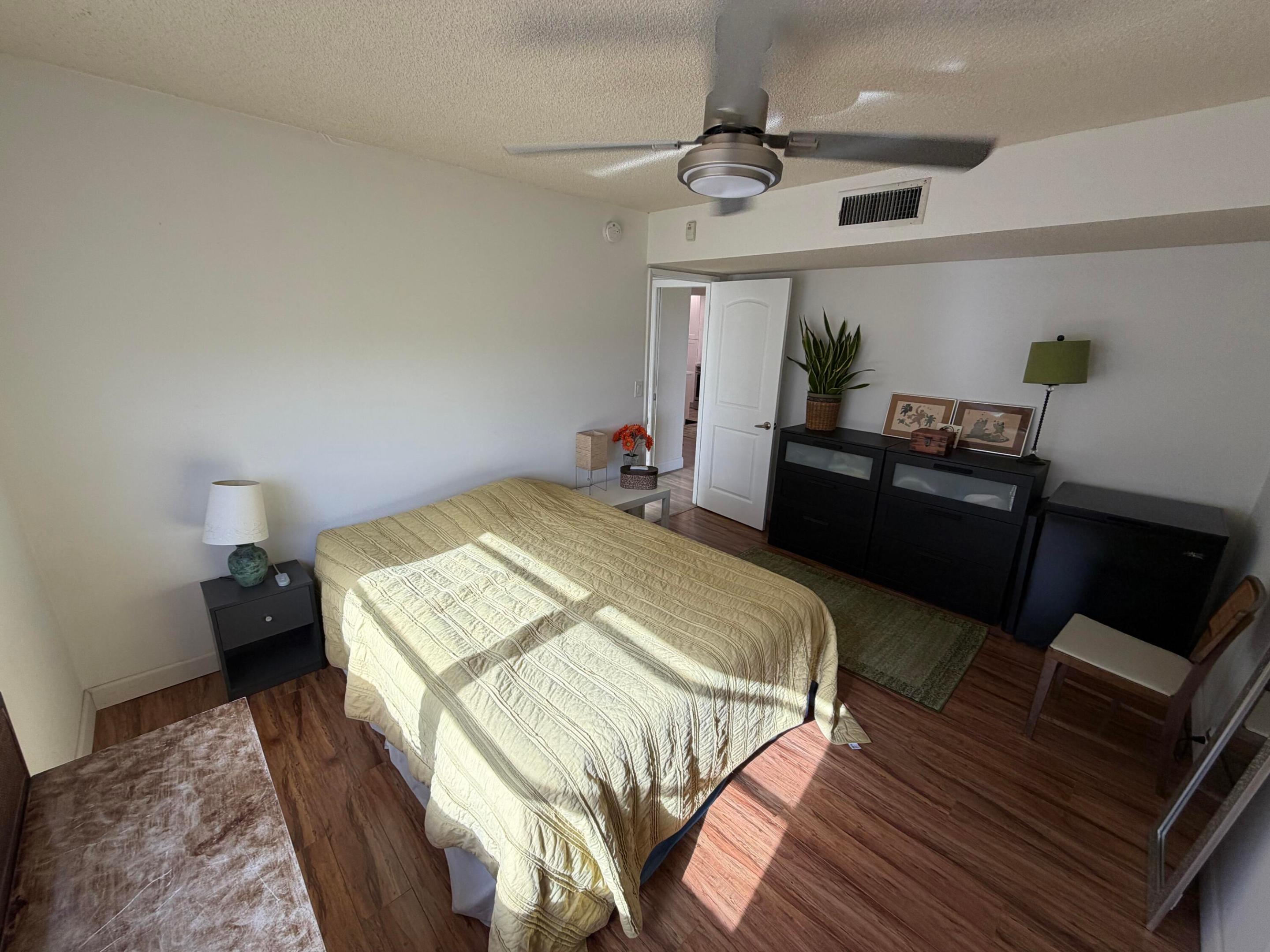 NO 18 PALM-AIRE COUNTRY CLUB - Residential