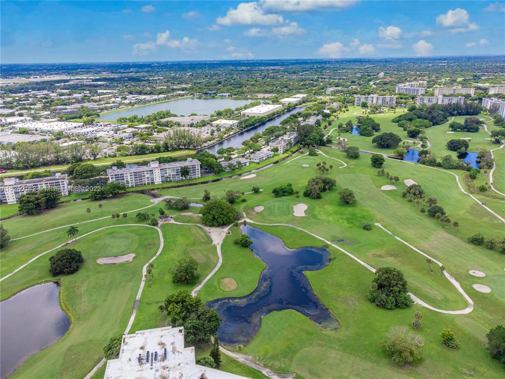 NO 18 PALM-AIRE COUNTRY CLUB - Residential