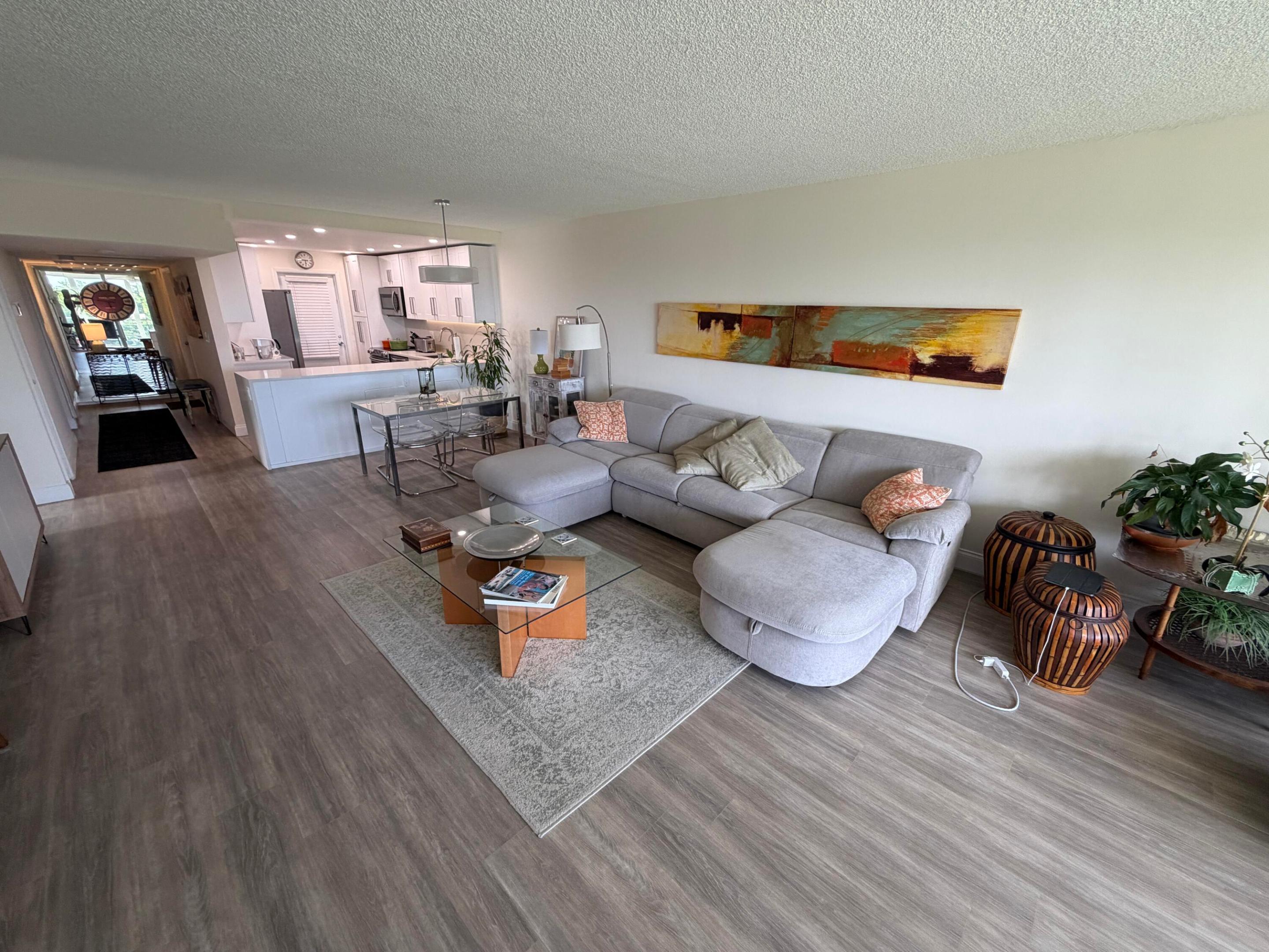 NO 18 PALM-AIRE COUNTRY CLUB - Residential