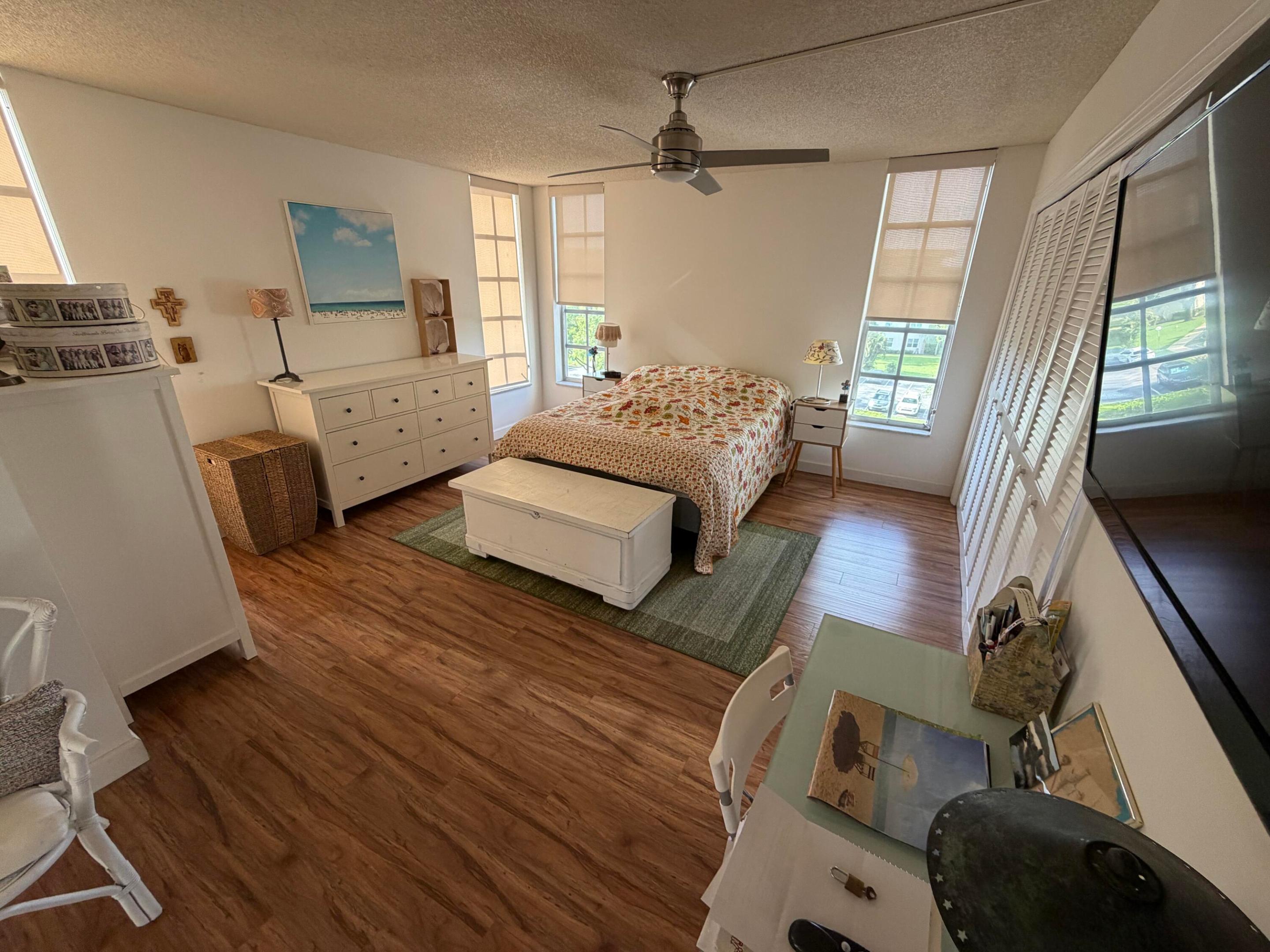 NO 18 PALM-AIRE COUNTRY CLUB - Residential