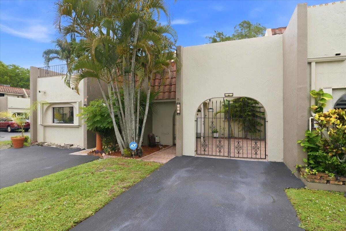LAS HACIENDAS TOWNHOUSE CONDO - Residential