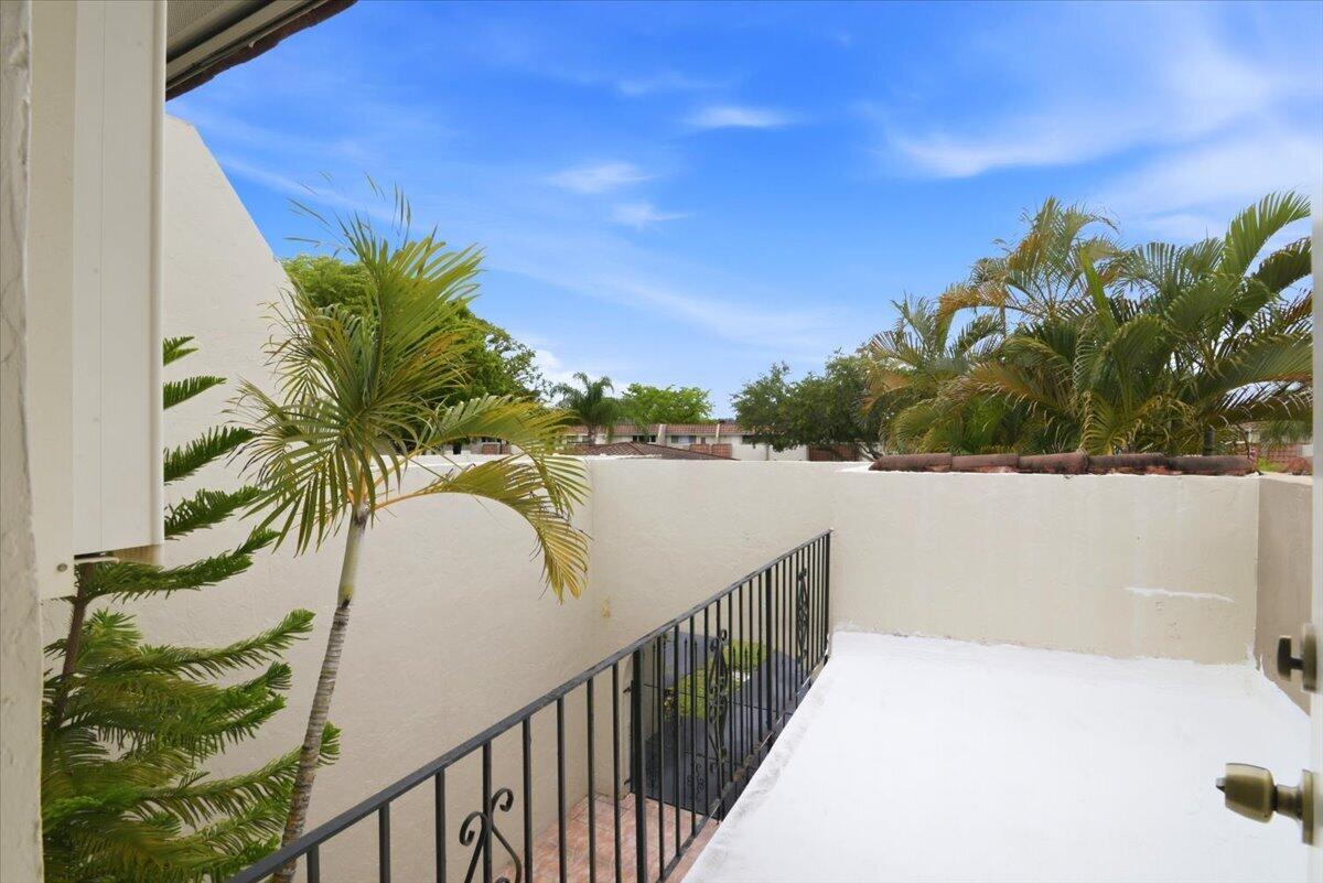 LAS HACIENDAS TOWNHOUSE CONDO - Residential
