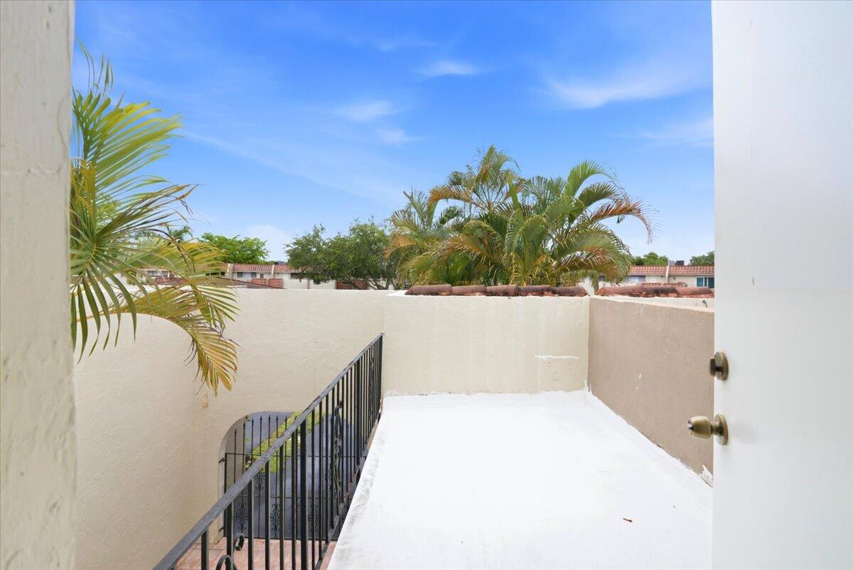 LAS HACIENDAS TOWNHOUSE CONDO - Residential