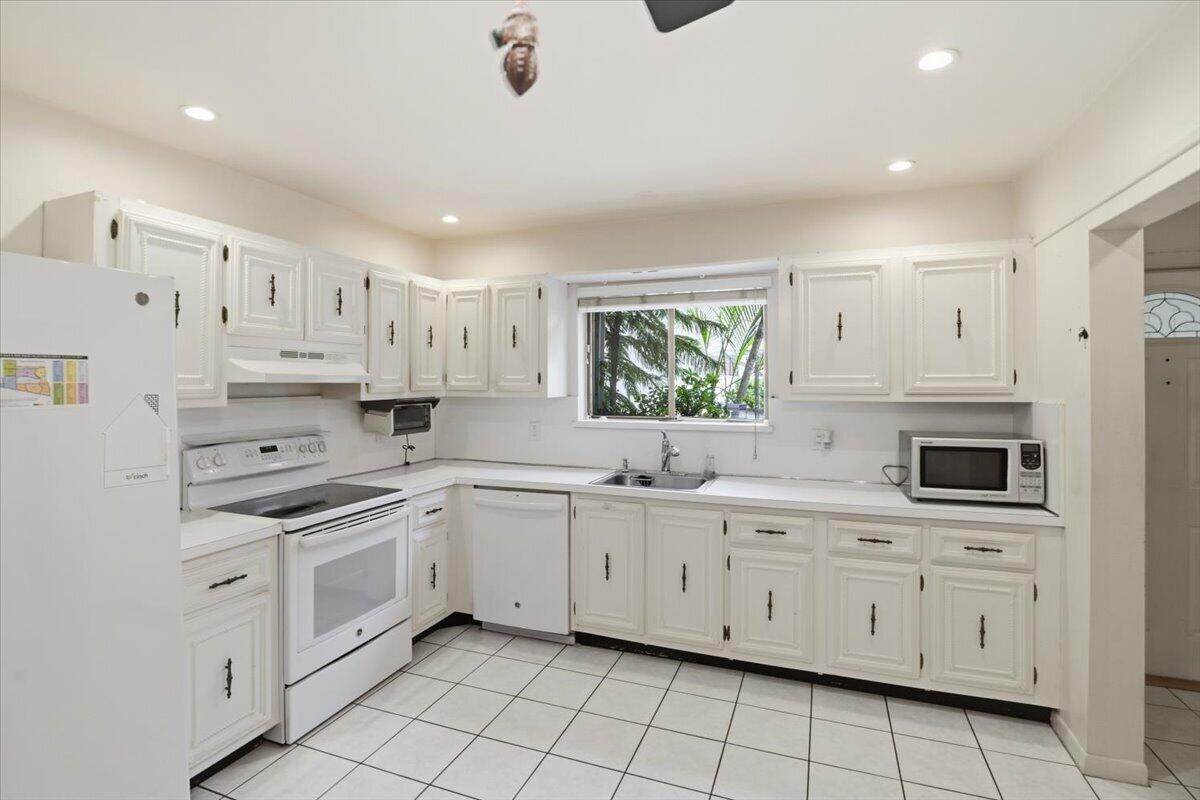 LAS HACIENDAS TOWNHOUSE CONDO - Residential