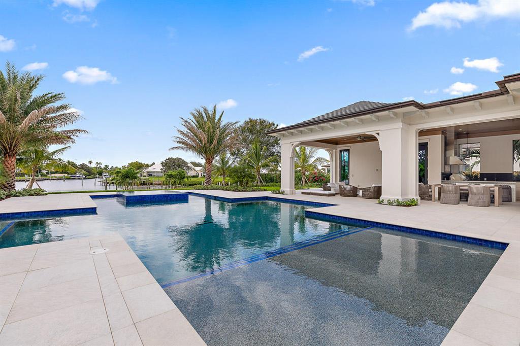 ADMIRALS COVE - Residential
