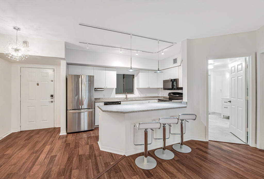 ST TROPEZ CONDO - Residential