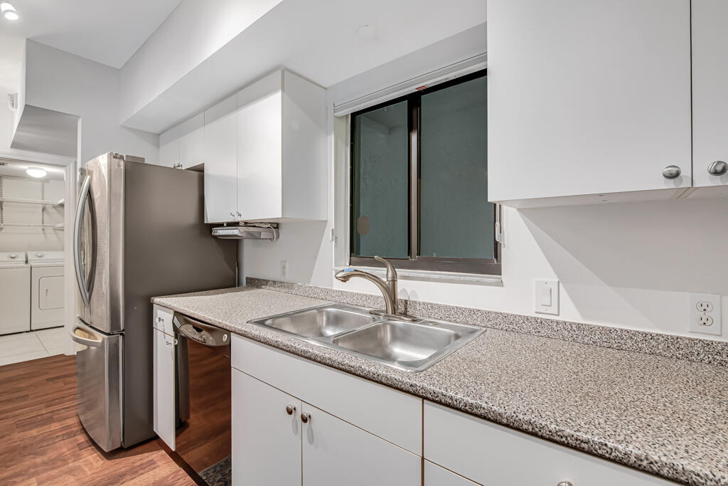 ST TROPEZ CONDO - Residential