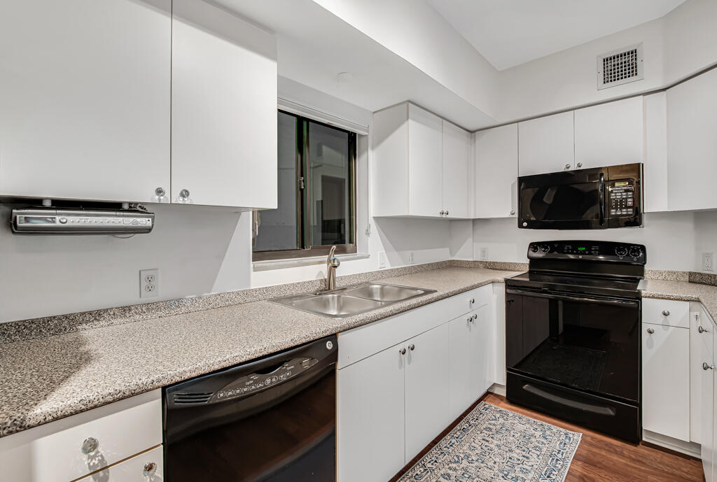 ST TROPEZ CONDO - Residential