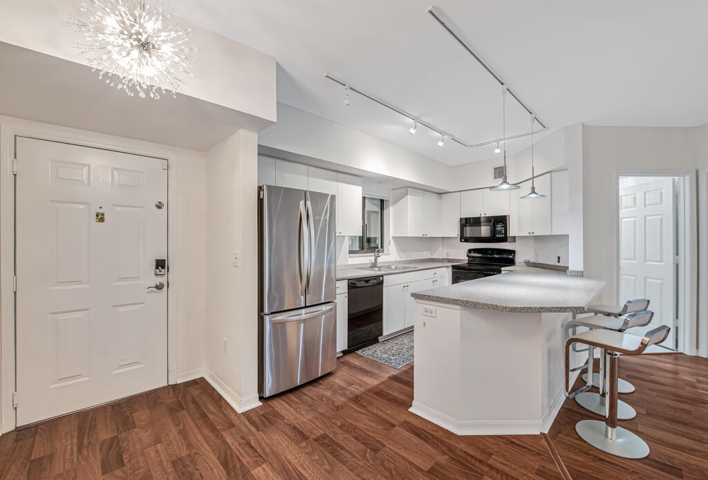 ST TROPEZ CONDO - Residential