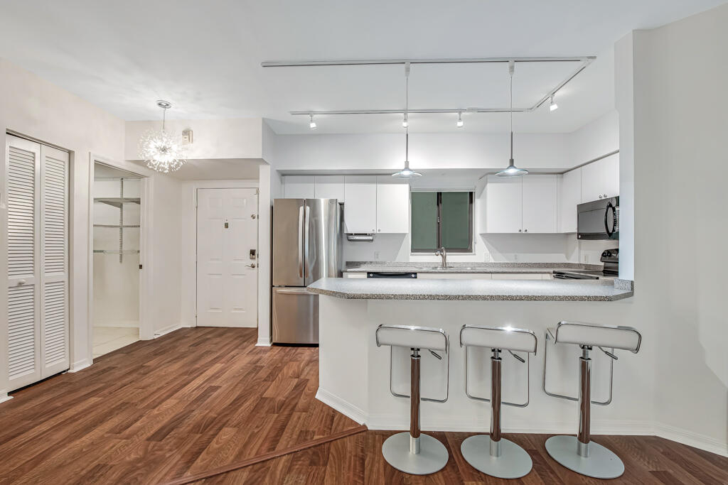 ST TROPEZ CONDO - Residential