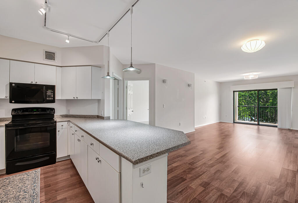 ST TROPEZ CONDO - Residential
