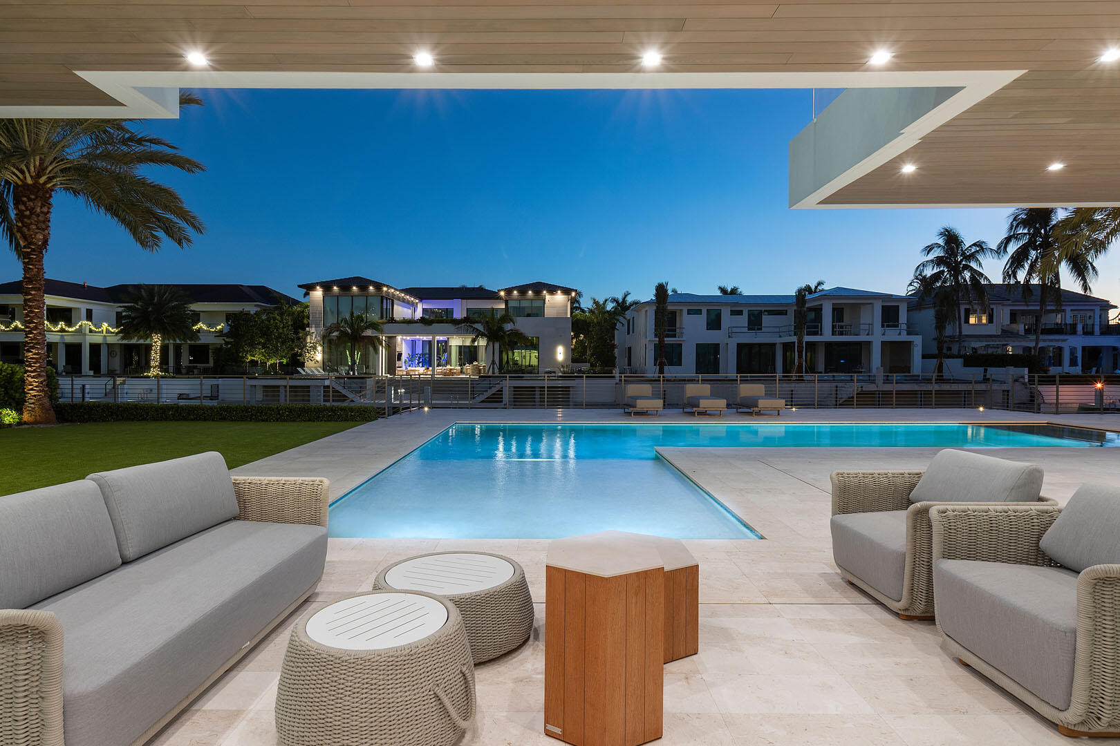 ROYAL PALM YACHT & COUNTRY CLUB - Residential