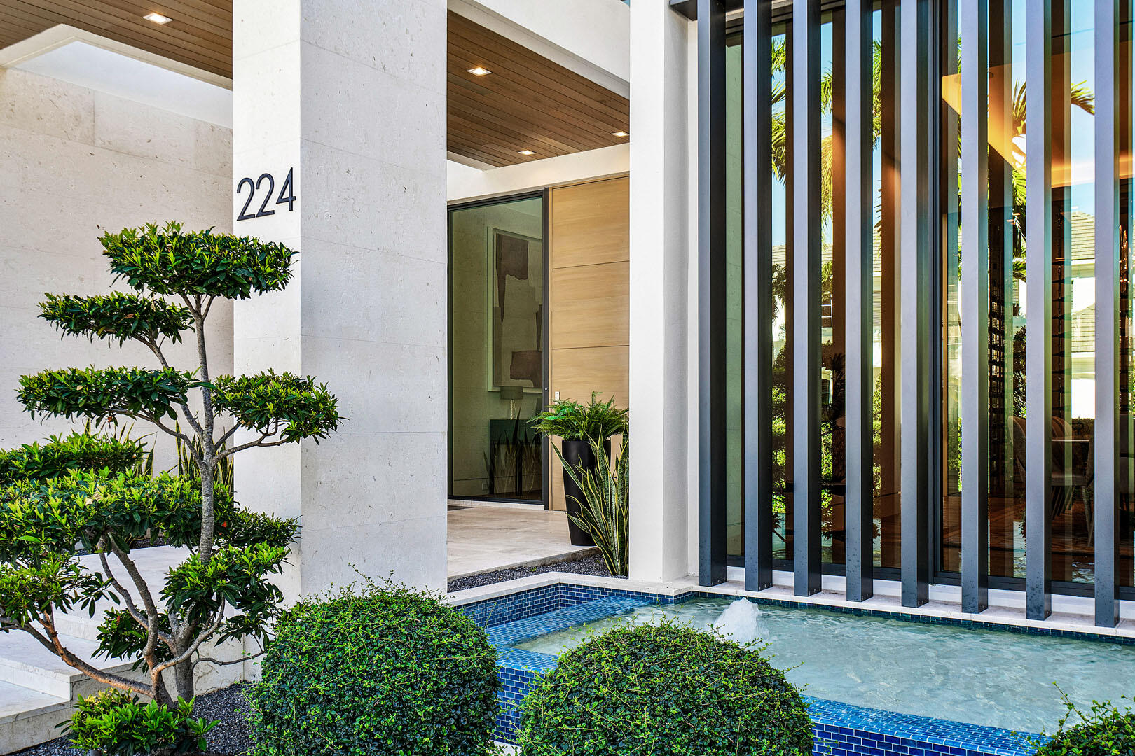 ROYAL PALM YACHT & COUNTRY CLUB - Residential