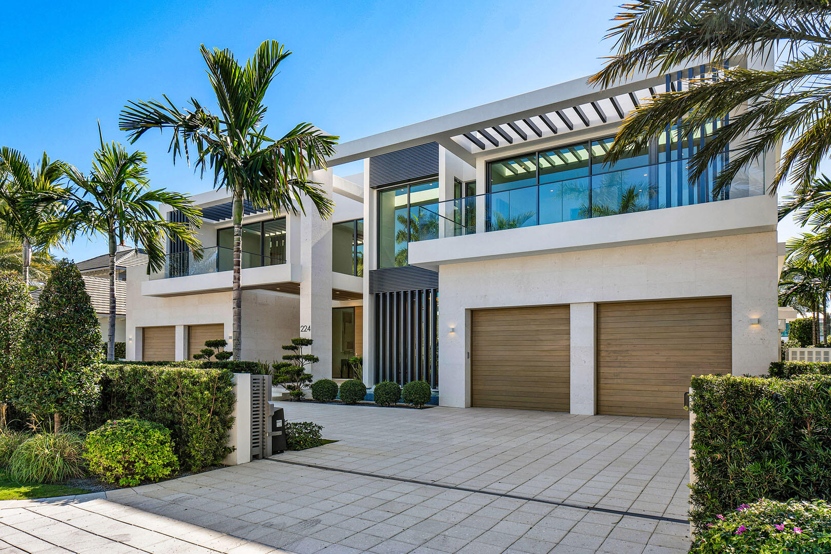 ROYAL PALM YACHT & COUNTRY CLUB - Residential