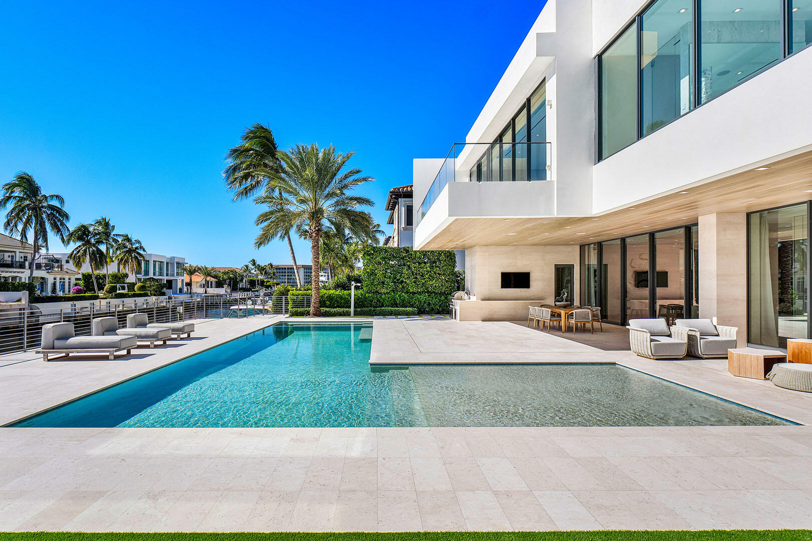 ROYAL PALM YACHT & COUNTRY CLUB - Residential