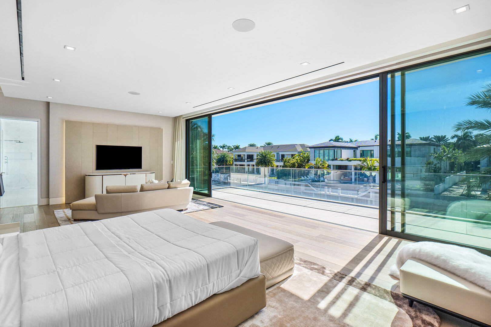 ROYAL PALM YACHT & COUNTRY CLUB - Residential