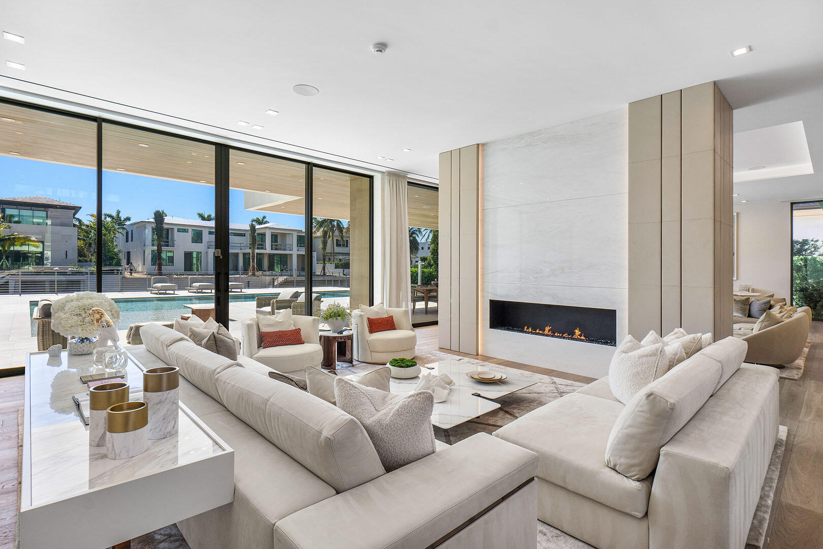 ROYAL PALM YACHT & COUNTRY CLUB - Residential