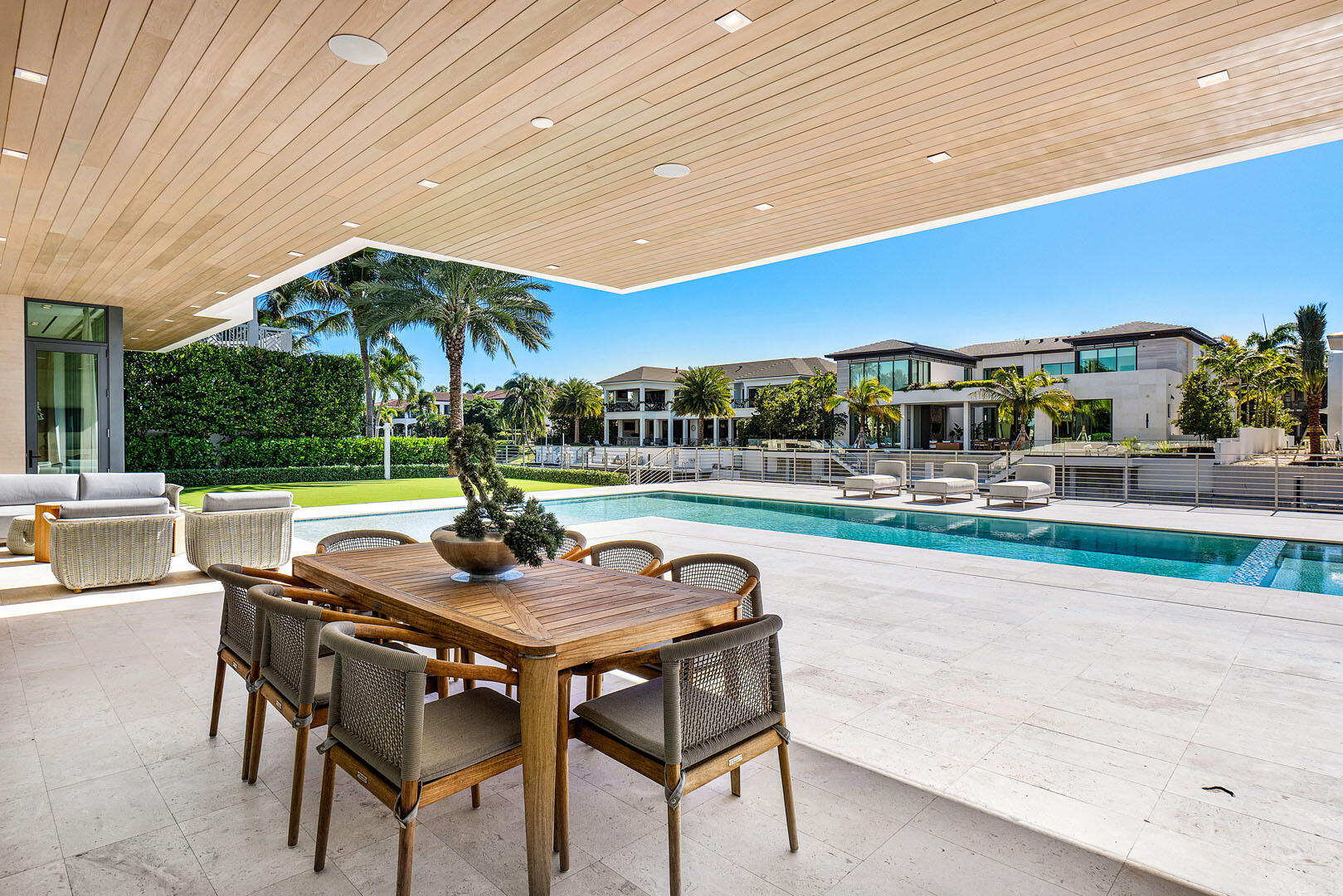 ROYAL PALM YACHT & COUNTRY CLUB - Residential