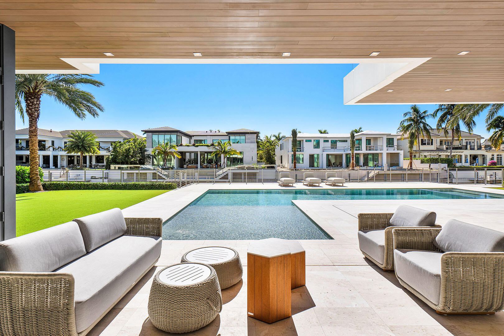 ROYAL PALM YACHT & COUNTRY CLUB - Residential