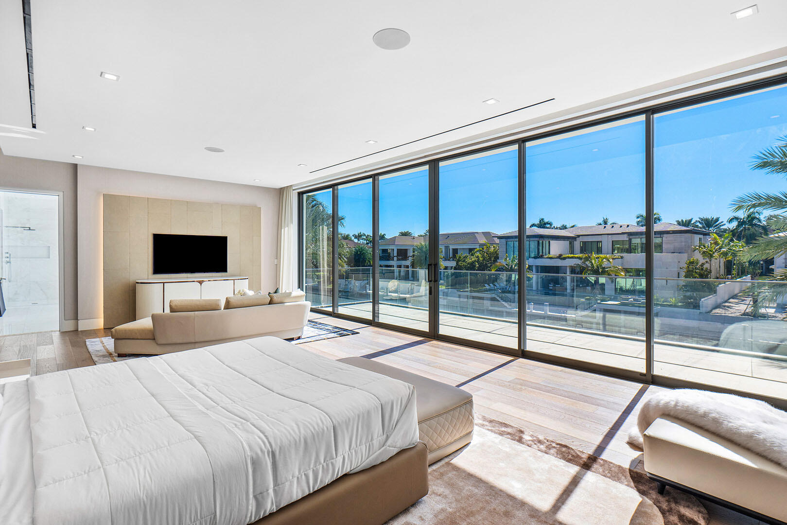 ROYAL PALM YACHT & COUNTRY CLUB - Residential