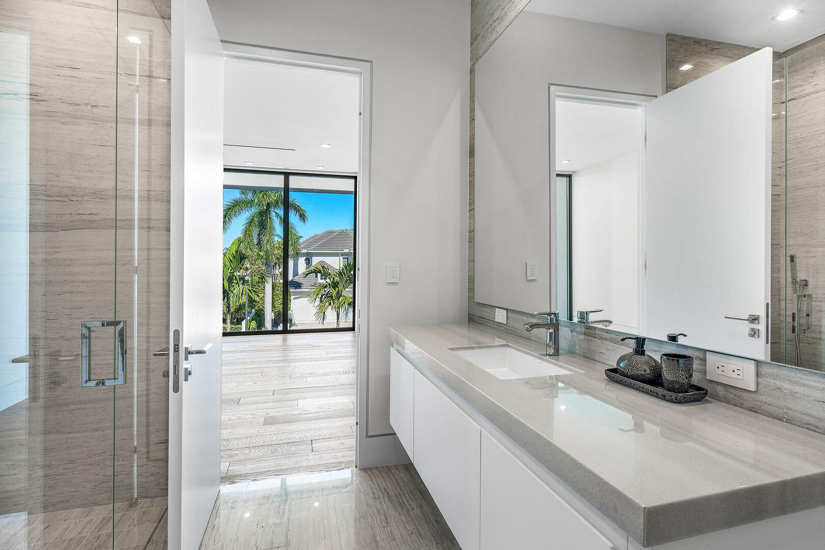 ROYAL PALM YACHT & COUNTRY CLUB - Residential