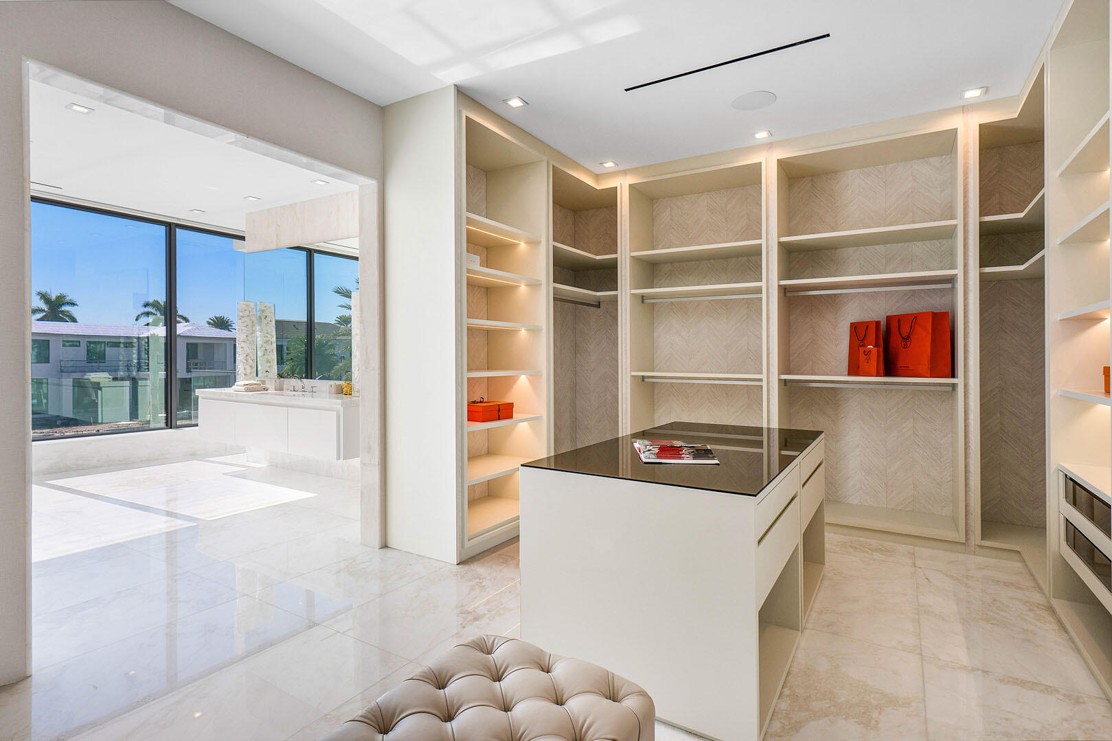 ROYAL PALM YACHT & COUNTRY CLUB - Residential