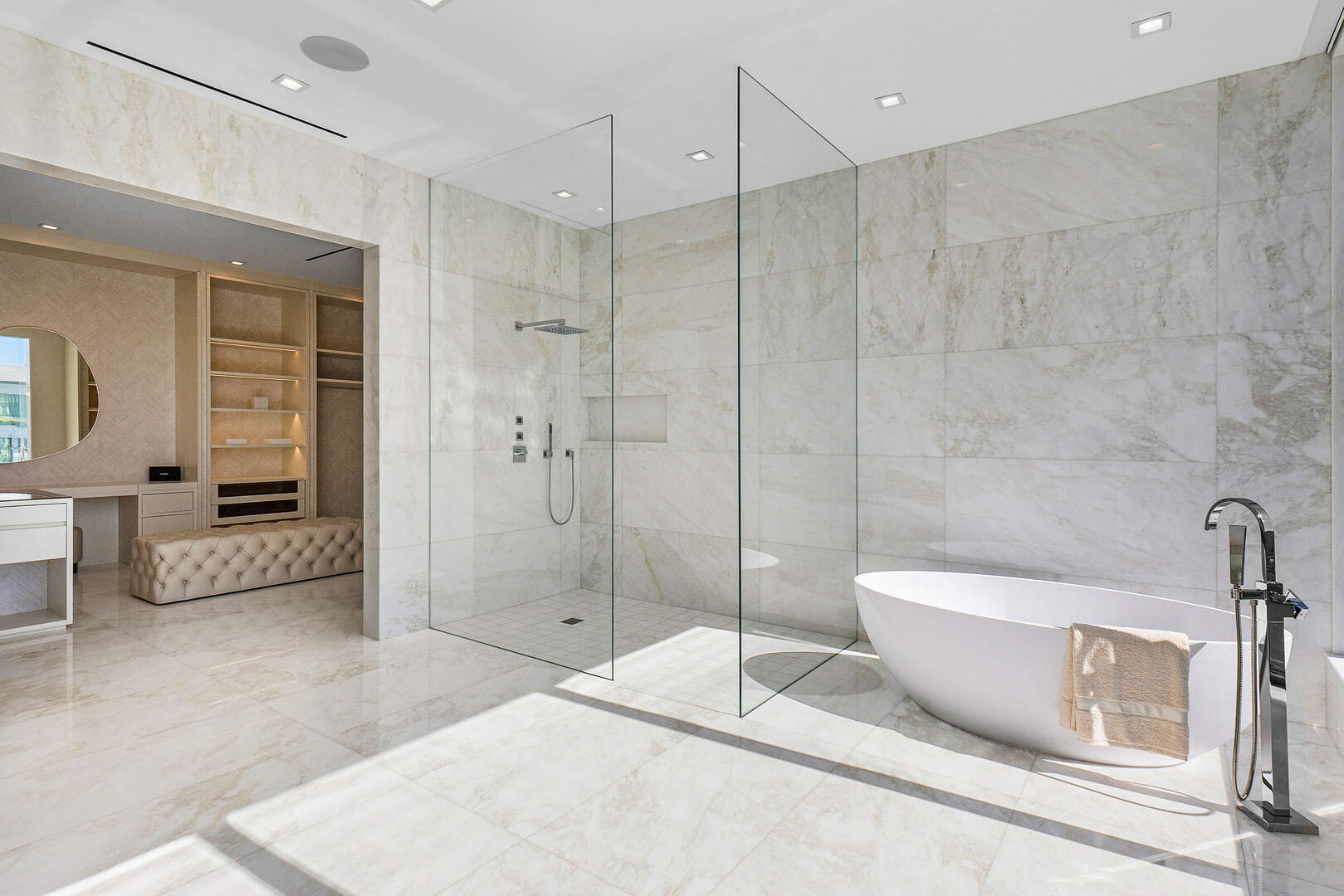 ROYAL PALM YACHT & COUNTRY CLUB - Residential
