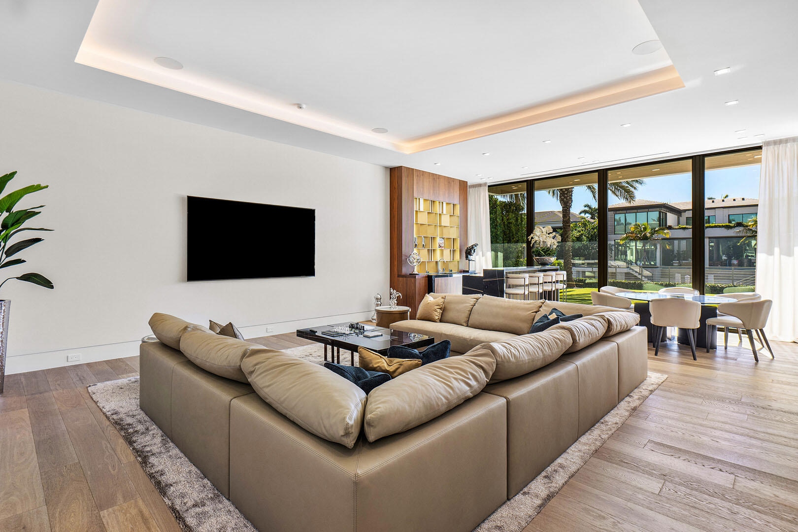 ROYAL PALM YACHT & COUNTRY CLUB - Residential