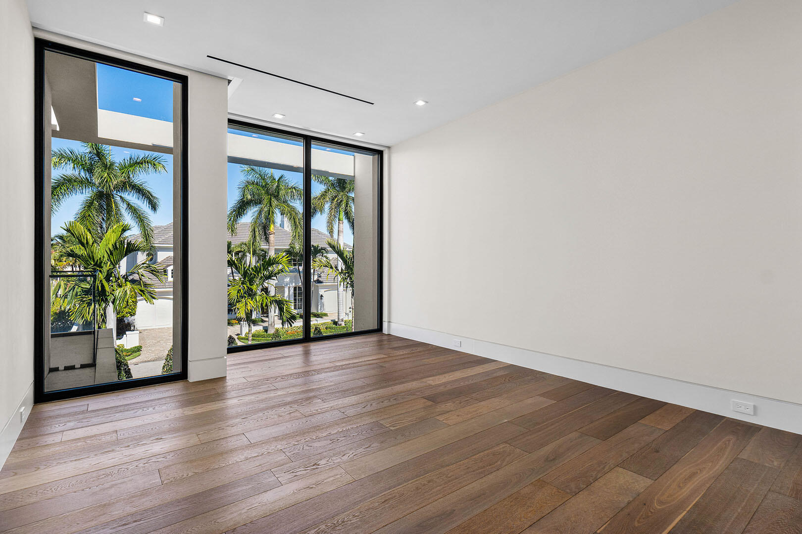 ROYAL PALM YACHT & COUNTRY CLUB - Residential