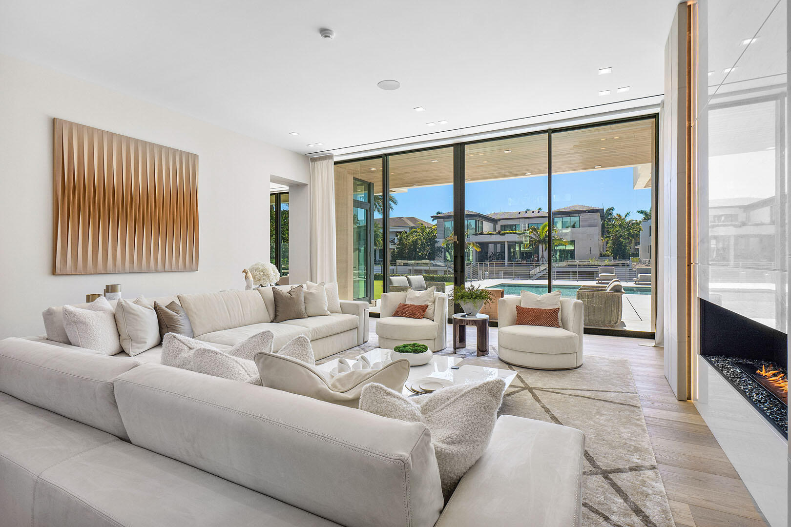 ROYAL PALM YACHT & COUNTRY CLUB - Residential