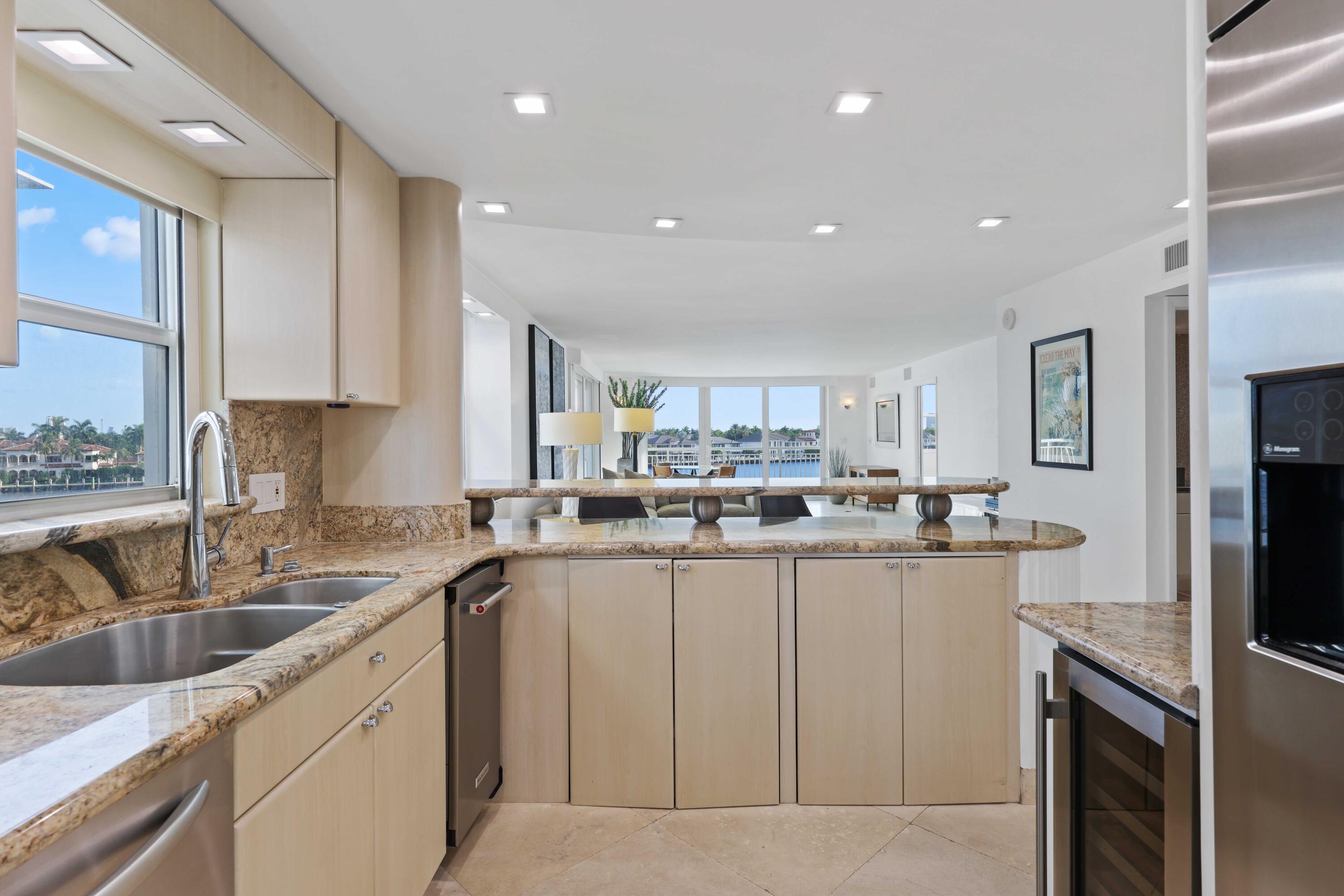 BAYSHORE TOWERS - Residential Lease