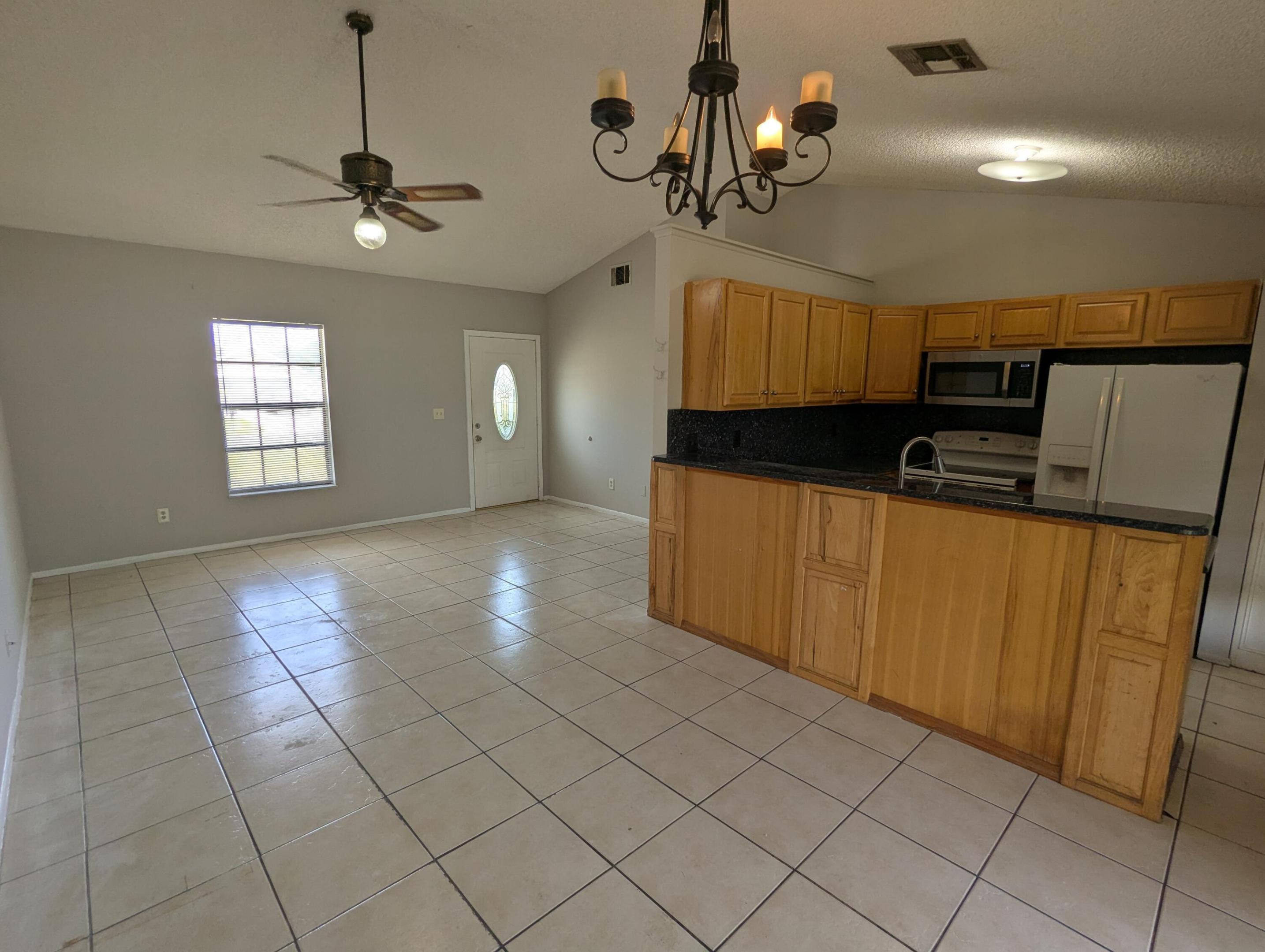 PORT ST LUCIE SECTION 4 - Residential Lease