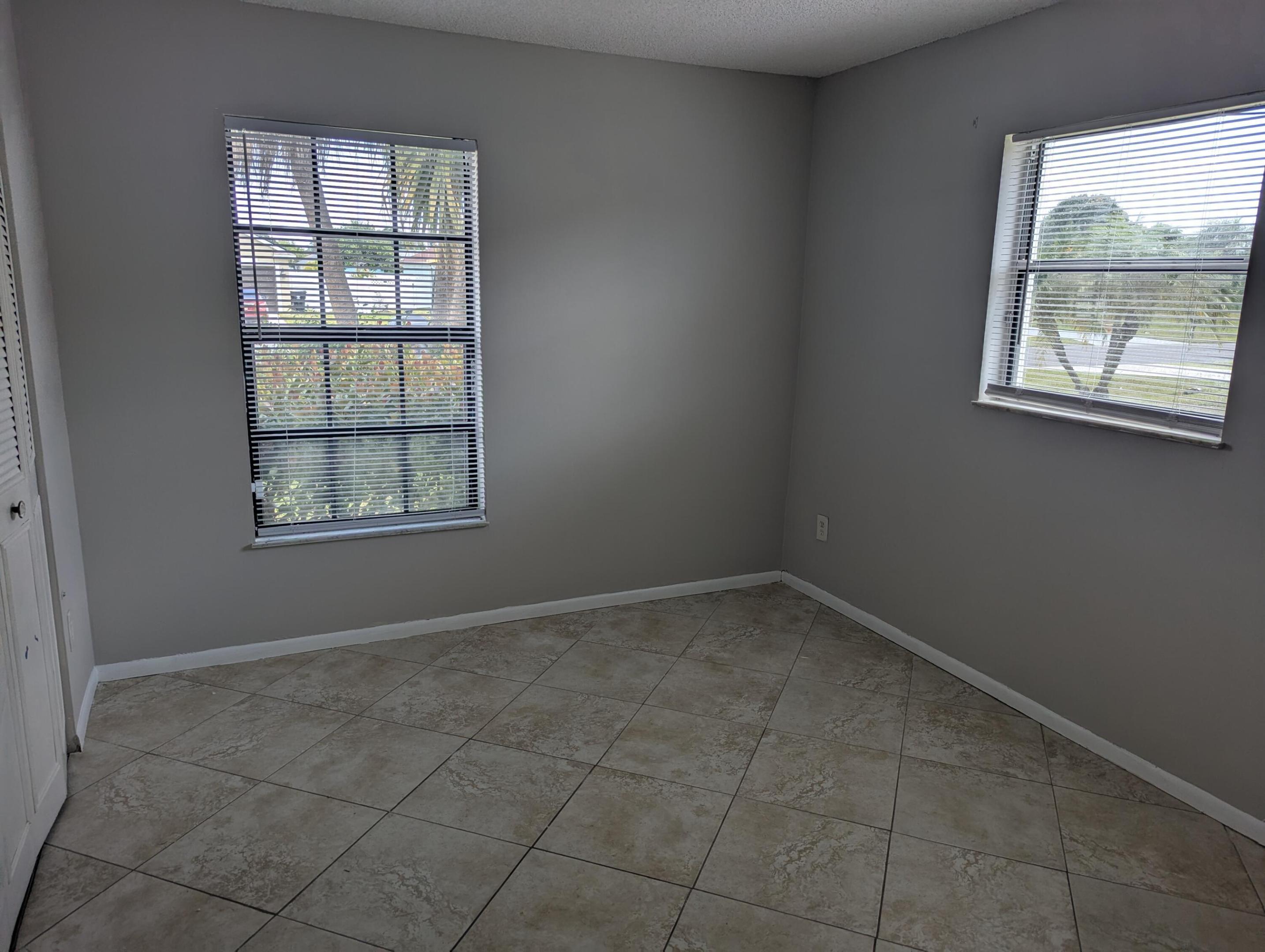 PORT ST LUCIE SECTION 4 - Residential Lease