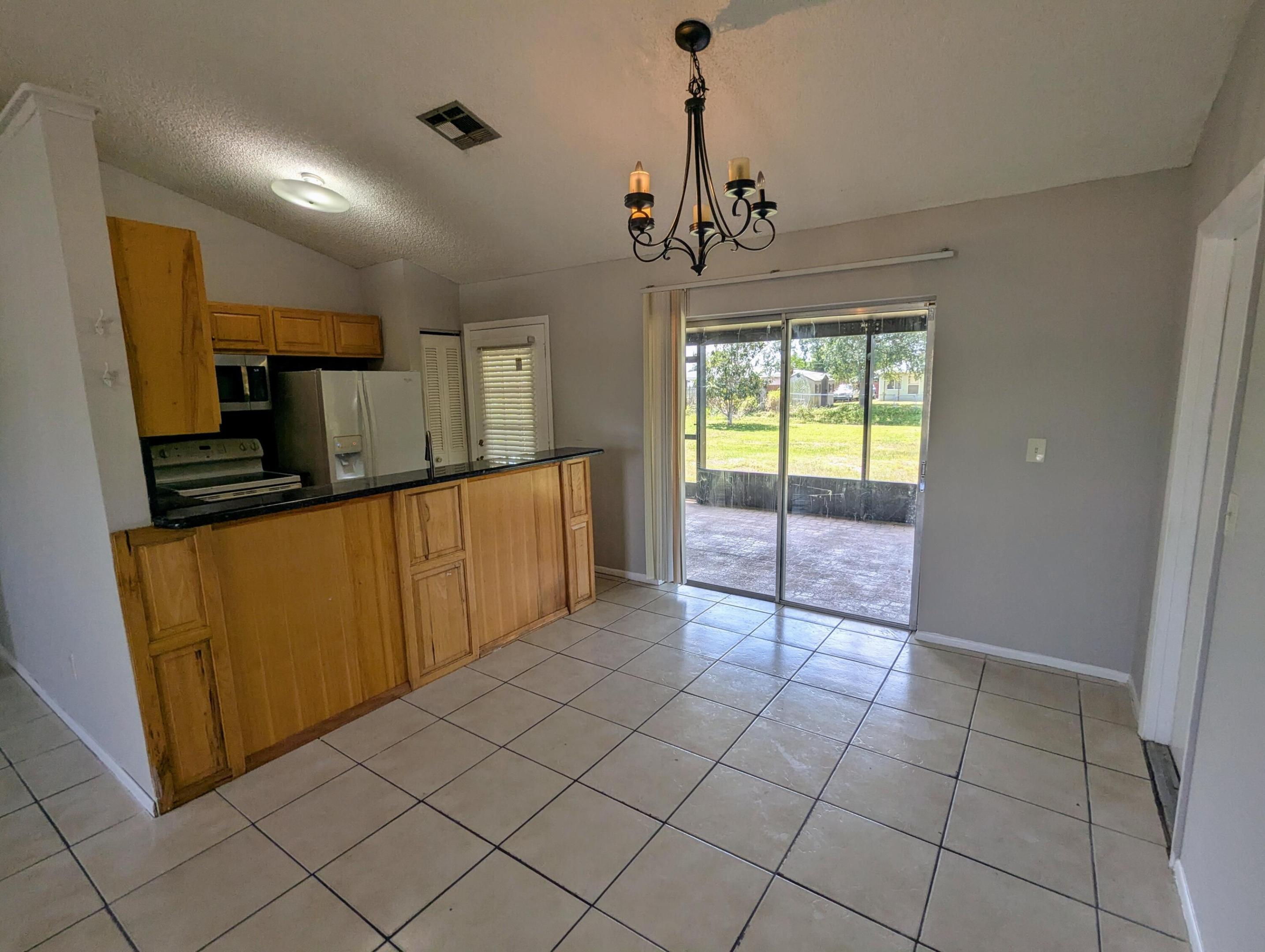 PORT ST LUCIE SECTION 4 - Residential Lease