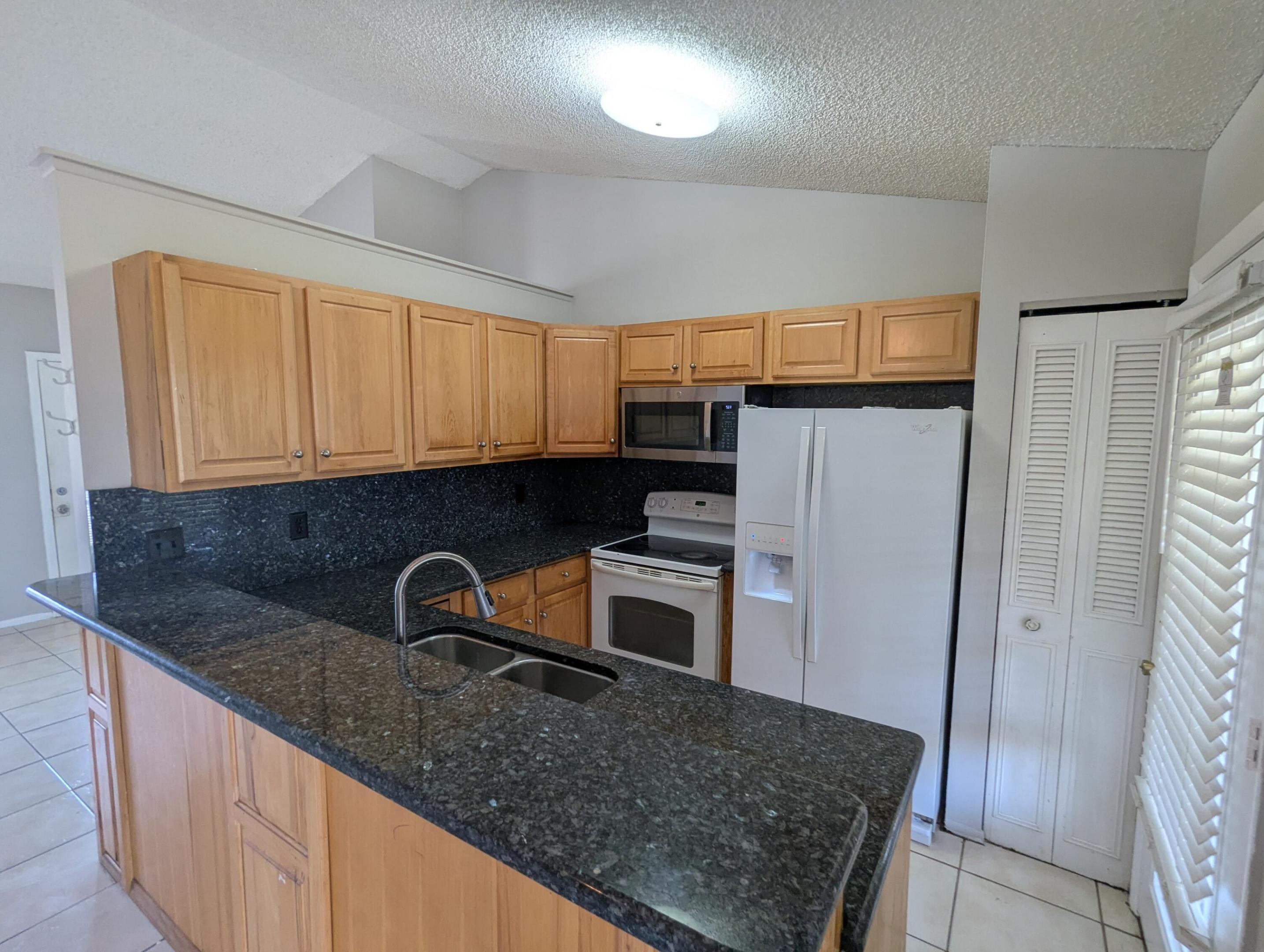 PORT ST LUCIE SECTION 4 - Residential Lease