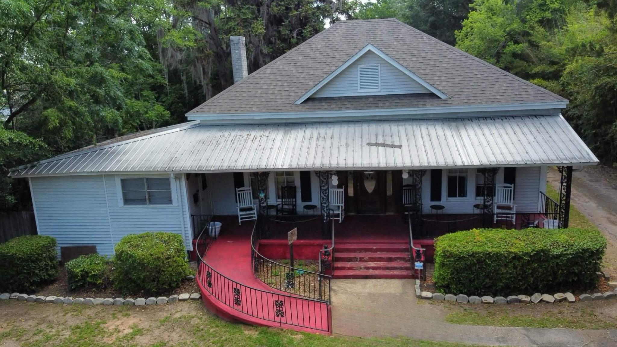 ADULT LIVING FACILITY (ALF) holds 10 patients centrally located close to highway 90 .kitchen beds included .piano for social events .commercial ALF fire system central service .plenty of parking .producing 40k per month .low taxes