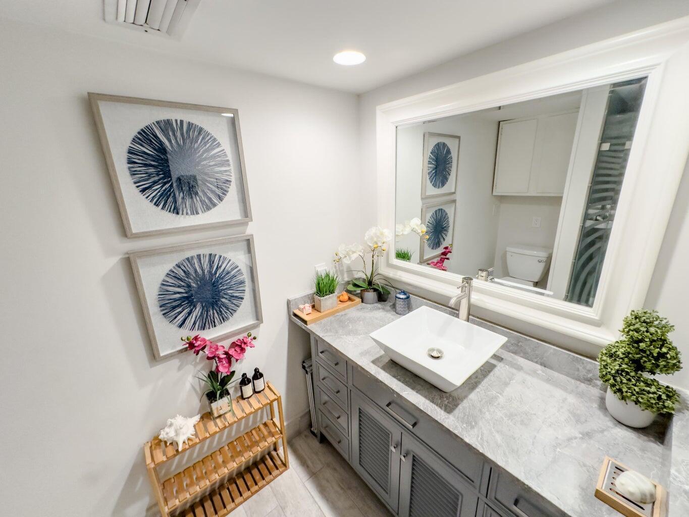 PHOENIX TOWERS CONDO - Residential