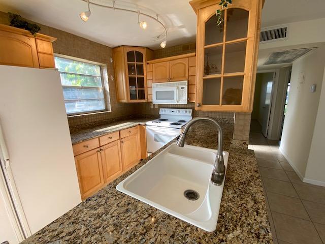 ANDOVER CONDOS - Residential Lease