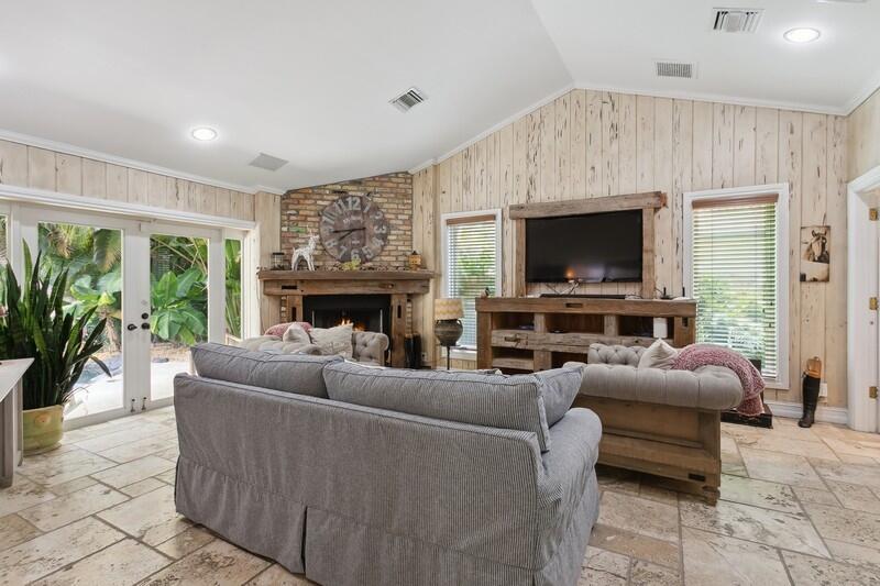 SUGAR POND MANOR OF WELLINGTON - Residential