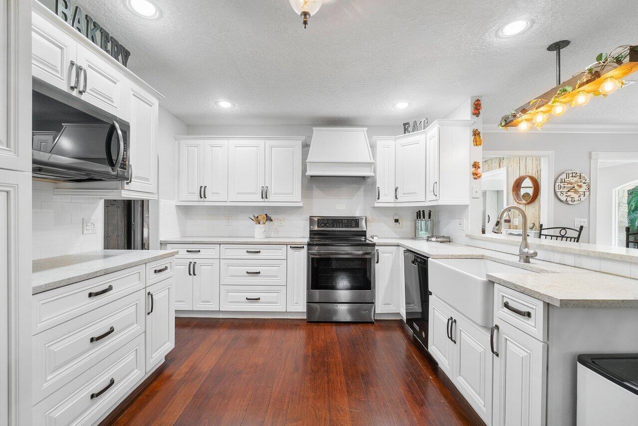 SUGAR POND MANOR OF WELLINGTON - Residential