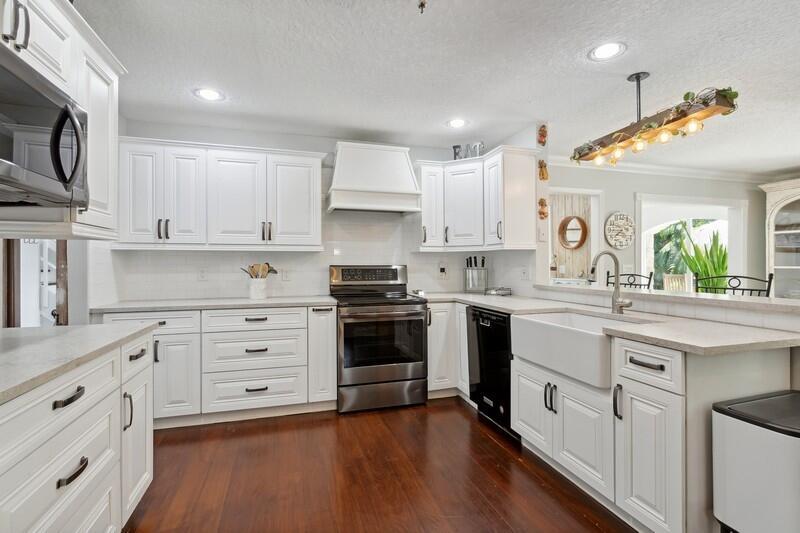 SUGAR POND MANOR OF WELLINGTON - Residential