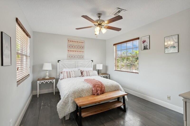 SUGAR POND MANOR OF WELLINGTON - Residential