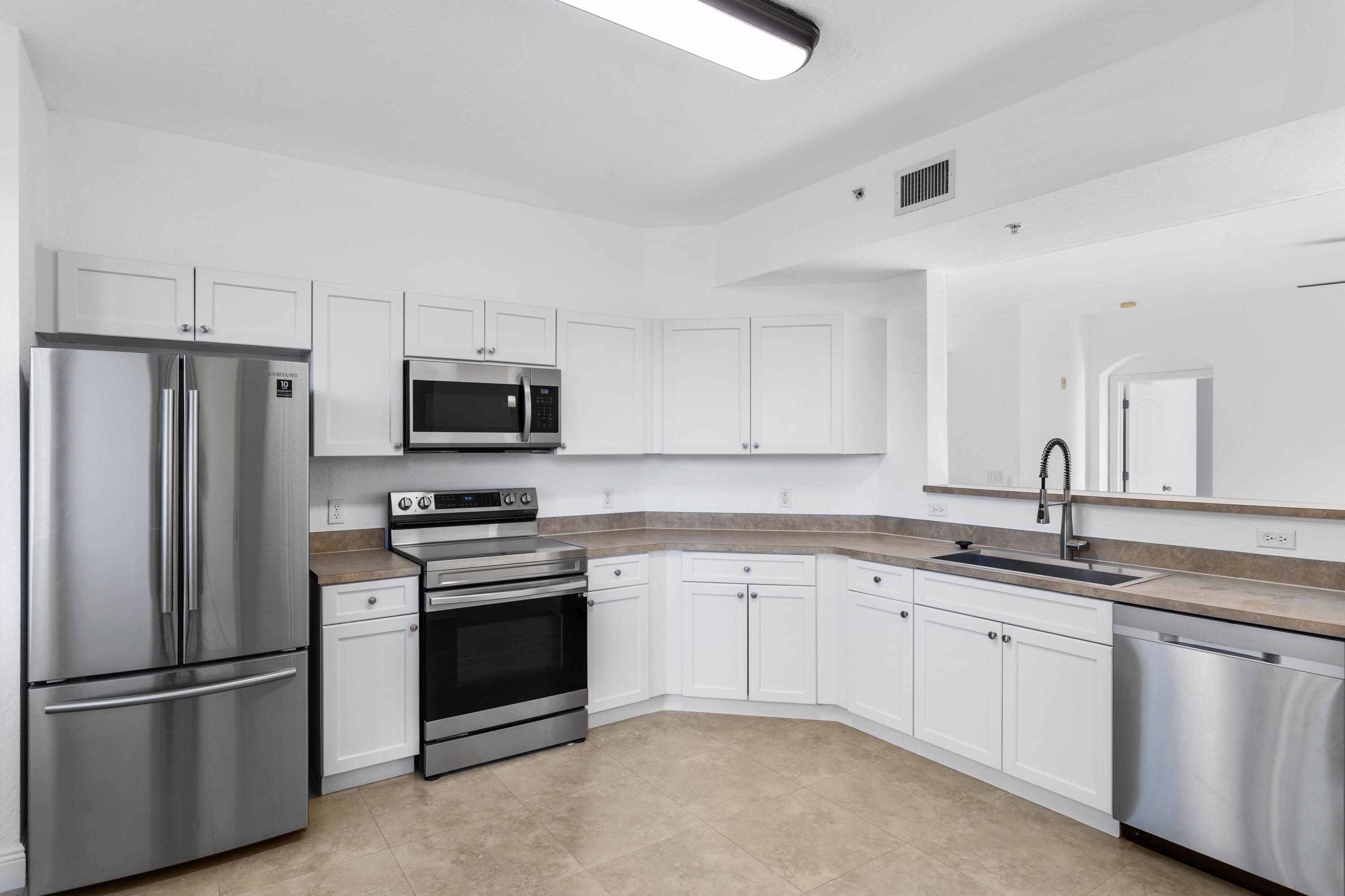 RESIDENCES AT LEGACY PLACE CONDO - Residential Lease