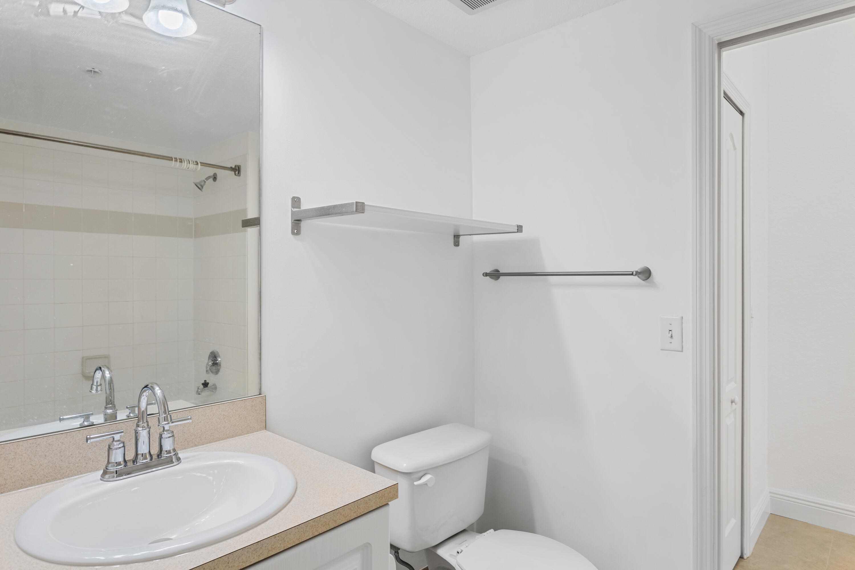 RESIDENCES AT LEGACY PLACE CONDO - Residential Lease