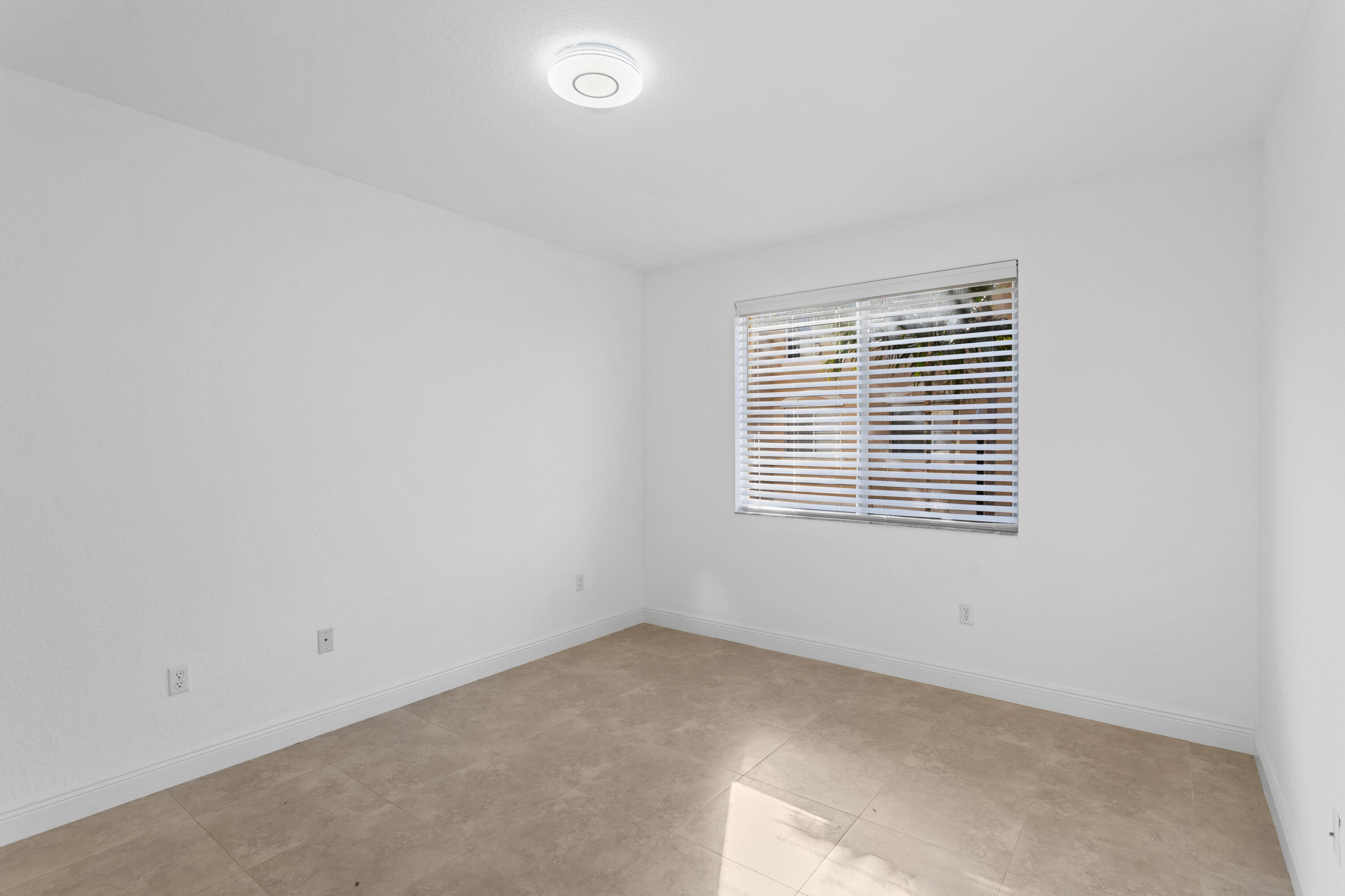 RESIDENCES AT LEGACY PLACE CONDO - Residential Lease