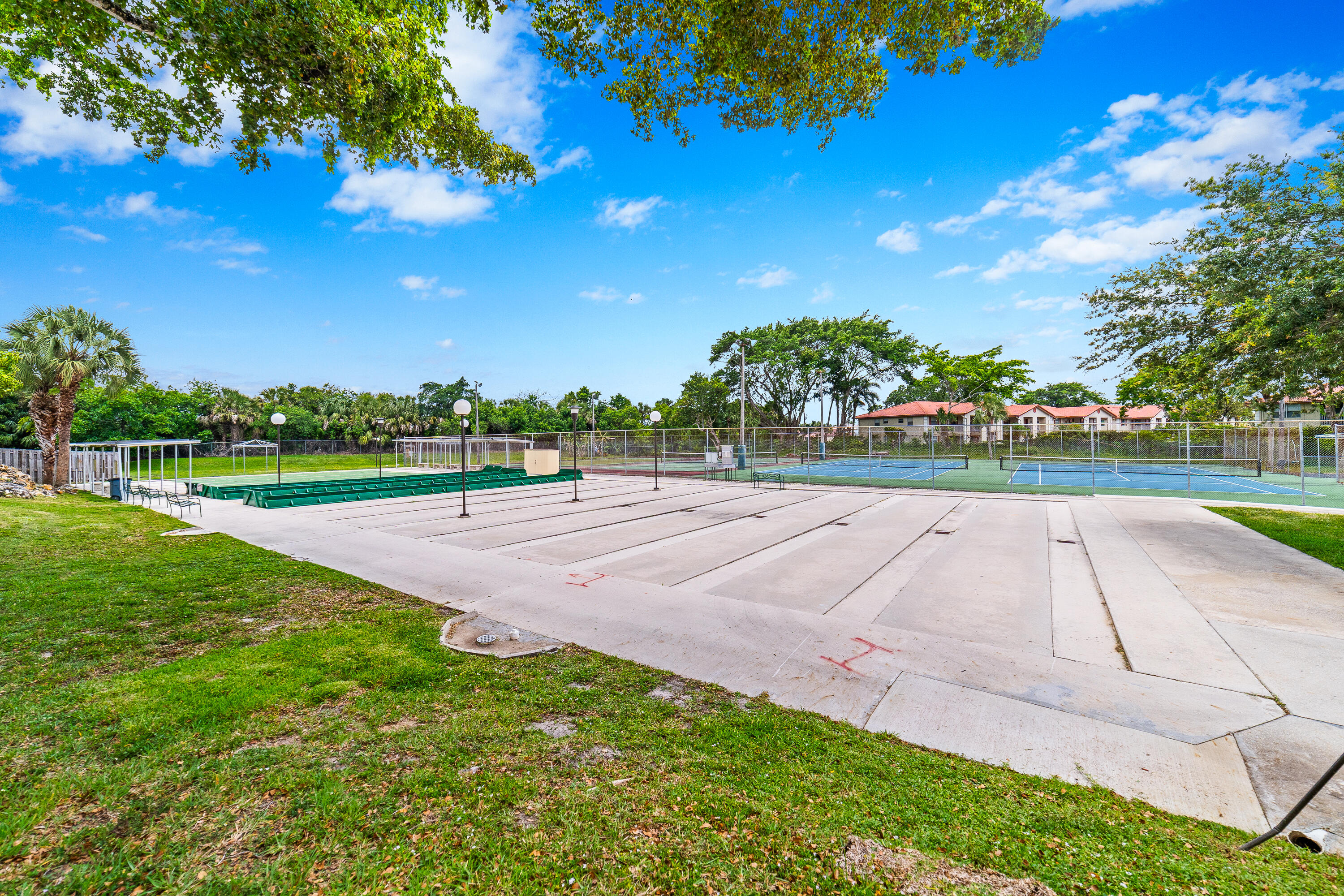 HOLIDAY SPRINGS VILLAGE 1 CONDO - Residential